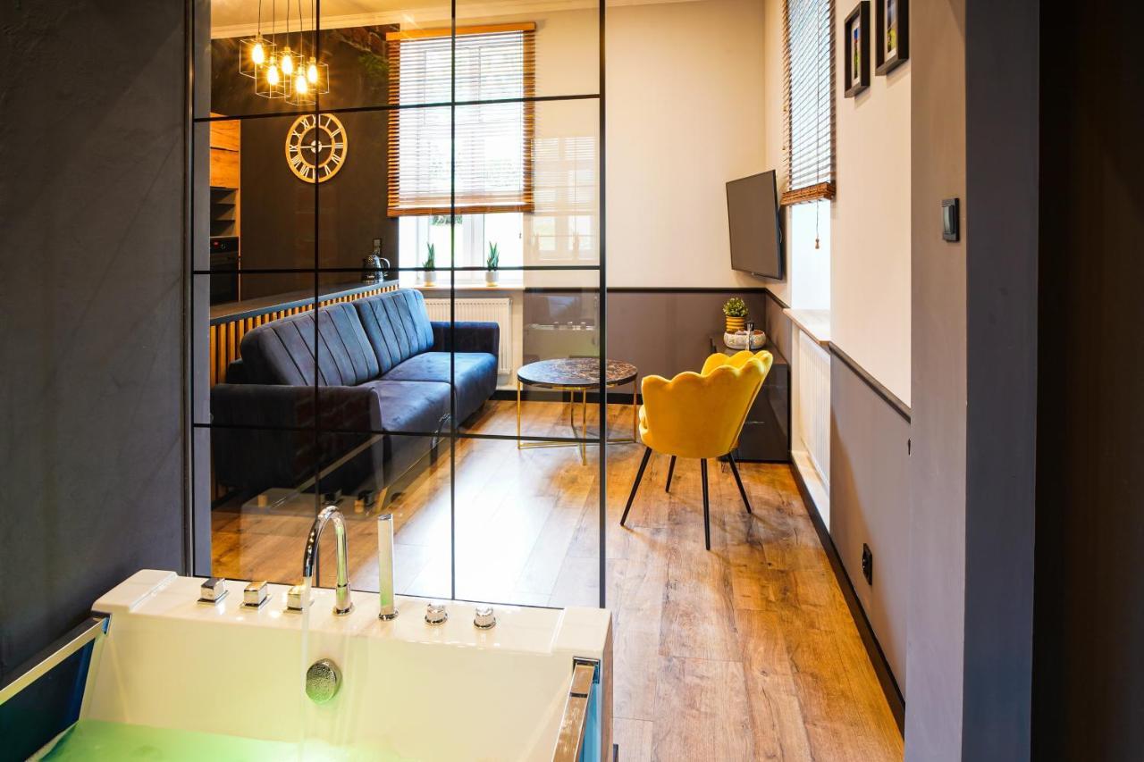 Apartament Z Jacuzzi W Centrum Sanoka 外观 照片